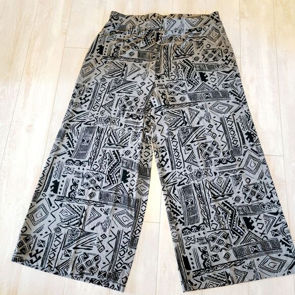 Chico's Travelers 3 Black & Gray Geometric Cropped Pants XL Pull-ON‎ - Picture 1 of 7